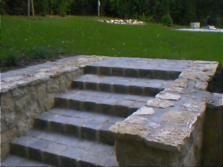 Kerti lépcső - bazalt nagykockakő